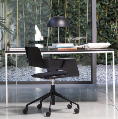 B32 HO swivel chair on wheels