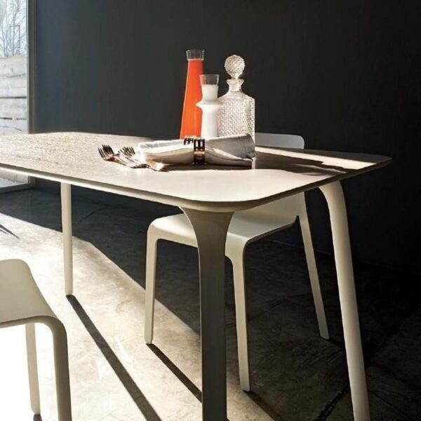 FIRST RECTANGULAR τραπέζι