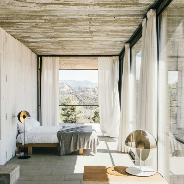 THEIA επιτραπέζιο φωτιστικό