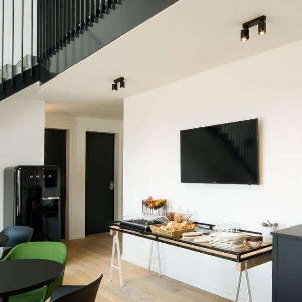 SQUBE ON BASE DOUBLE spot με βάση