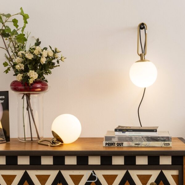 nh επιτραπέζιο φωτιστικό