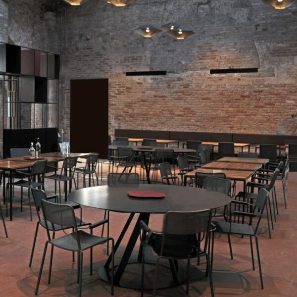 BIG IRONY ROUND τραπέζι