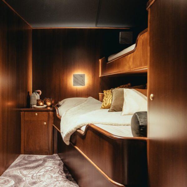 MILES 22 τετράγωνο φωτιστικό τοίχου