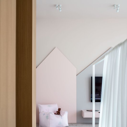 SARA ON BASE τριπλό spot με βάση