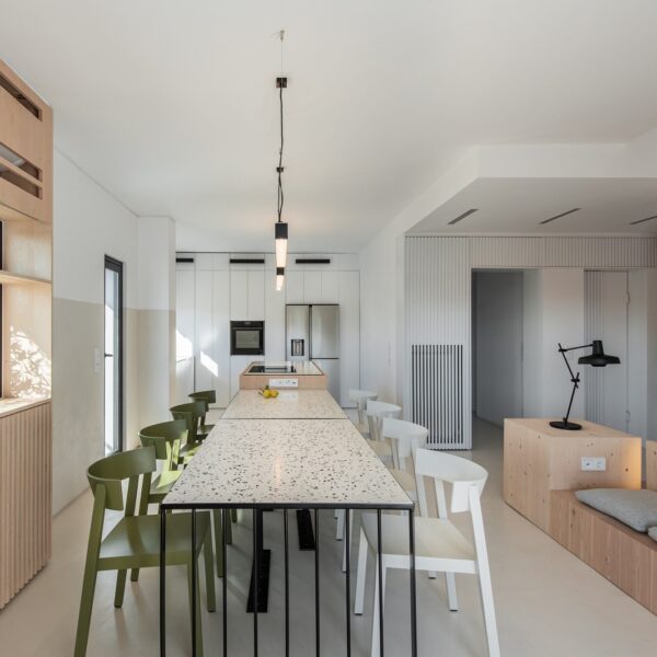 3193-8540a7b33c2c48e7adece52bbf118df9 BIK καρέκλα