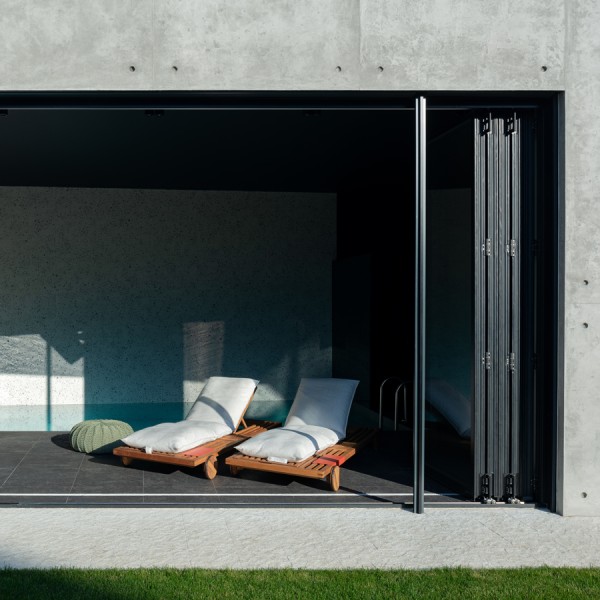 UMOMOKU ξαπλώστρα