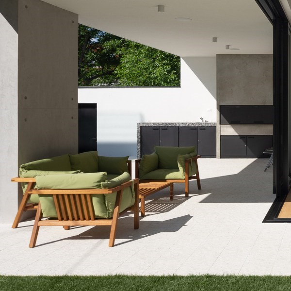 UMOMOKU πολυθρόνα