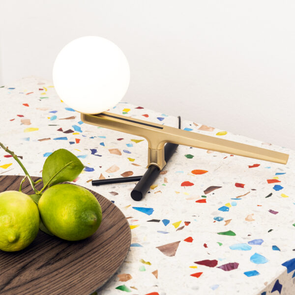 YANZI επιτραπέζιο φωτιστικό