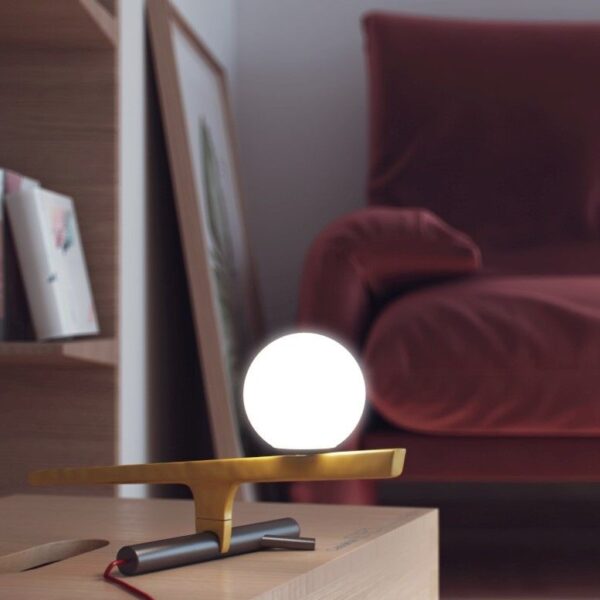 YANZI επιτραπέζιο φωτιστικό