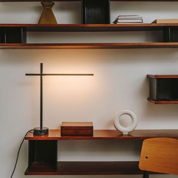 TUBS επιτραπέζιο φωτιστικό