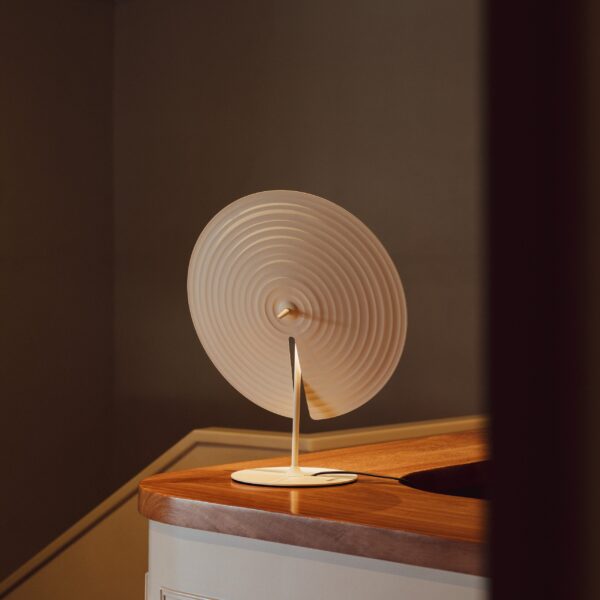 Symphony φωτιστικό επιτραπέζιο με διακοπτη on off