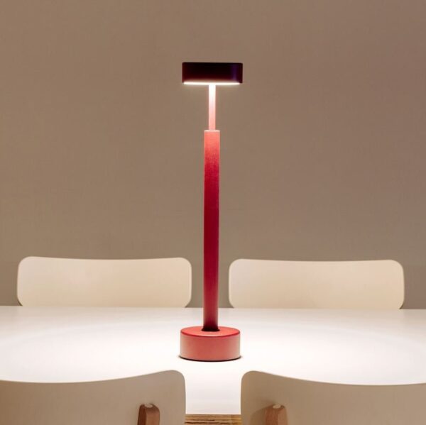 PEAK επιτραπέζιο φωτιστικό