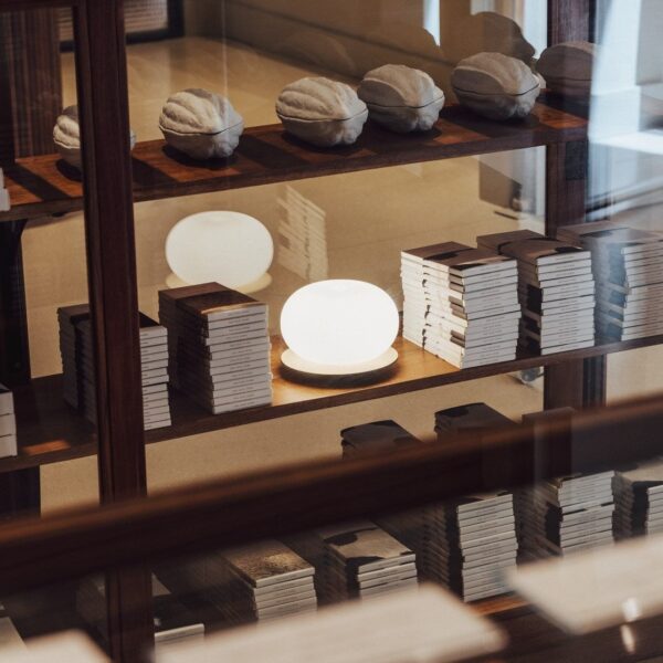 KNOCK φωτιστικό επιτραπέζιο