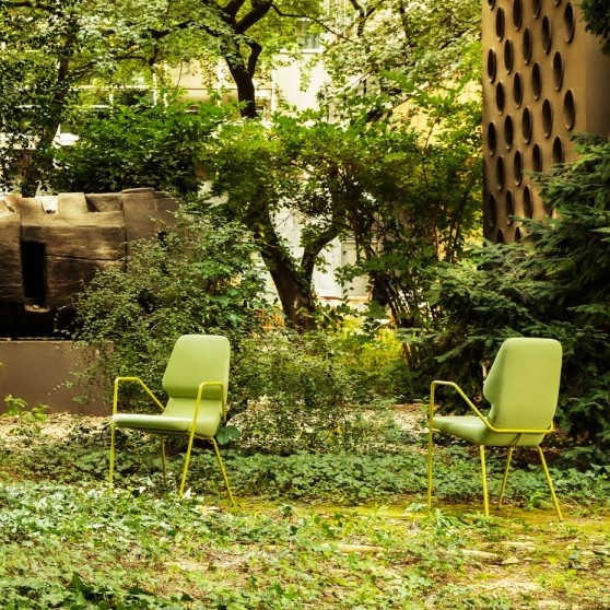 OBLIQUE καρέκλα εξωτερικού χώρου με βραχίονες