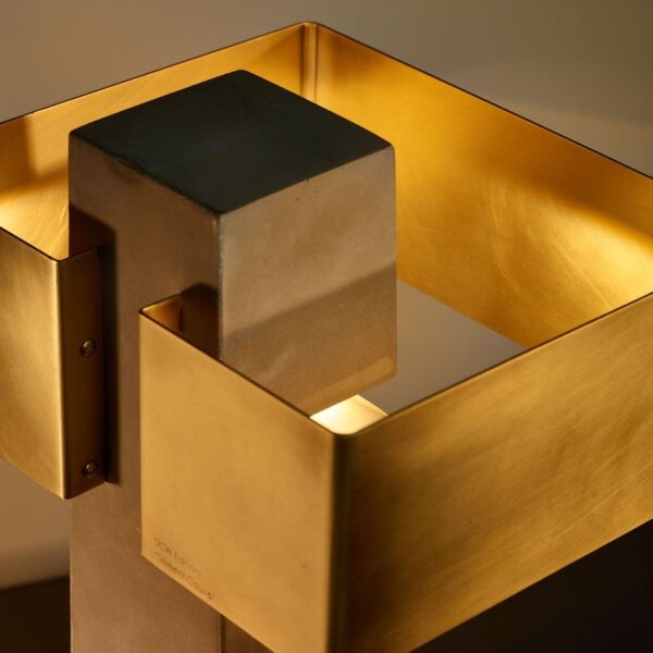 IOTA επιτραπέζιο φωτιστικό