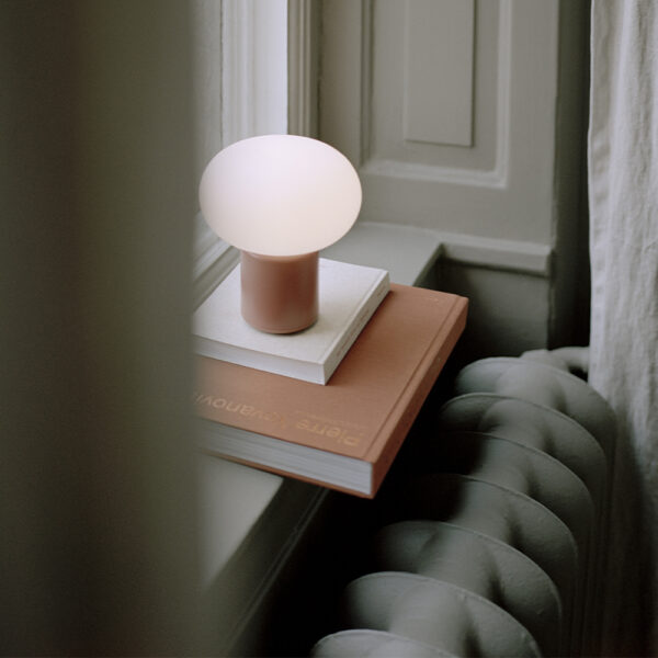 KARL-JOHAN φορητό επιτραπέζιο φωτιστικό