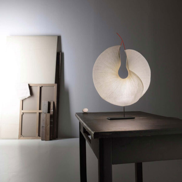 YORUBA ROSE ''The MaMo Nouchies'' επιτραπέζιο φωτιστικό