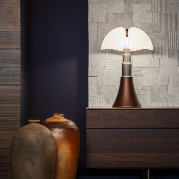 PIPISTRELLO επιτραπέζιο φωτιστικό