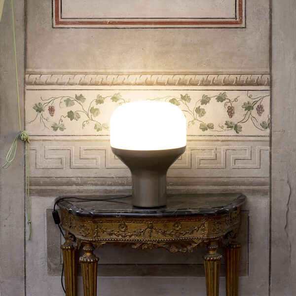 DELUX επιτραπέζιο φωτιστικό