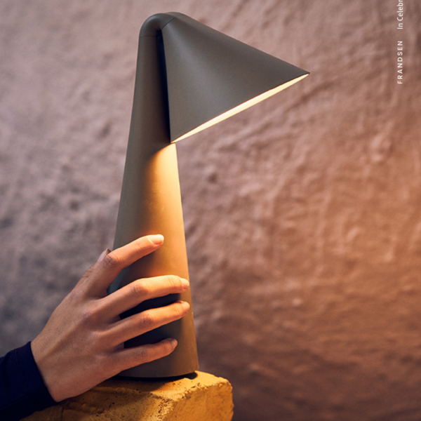 6876-480d5e60880c41478dc498277e116c66 AMI φορητό επιτραπέζιο φωτιστικό