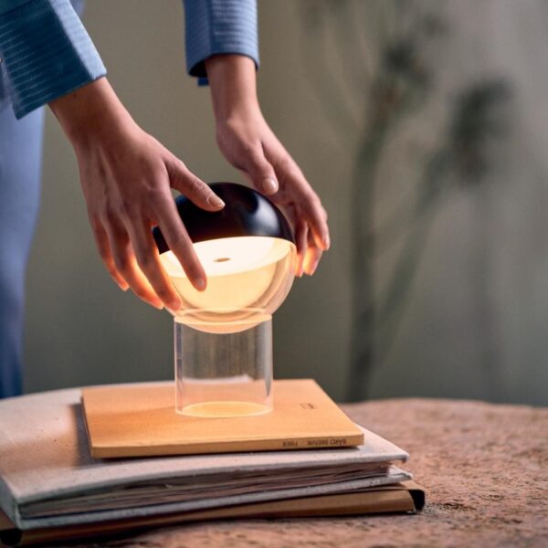 PILA φορητό επιτραπέζιο φωτιστικό