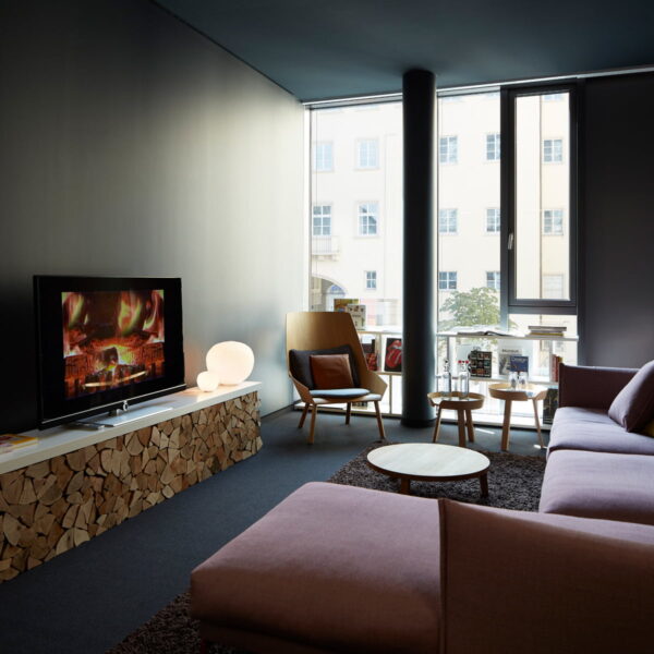 METEORITE επιτραπέζιο φωτιστικό