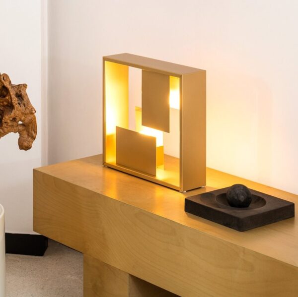 FATO επιτραπέζιο φωτιστικό