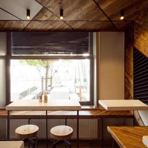 SQUBE 1.0 ON BASE spot με βάση