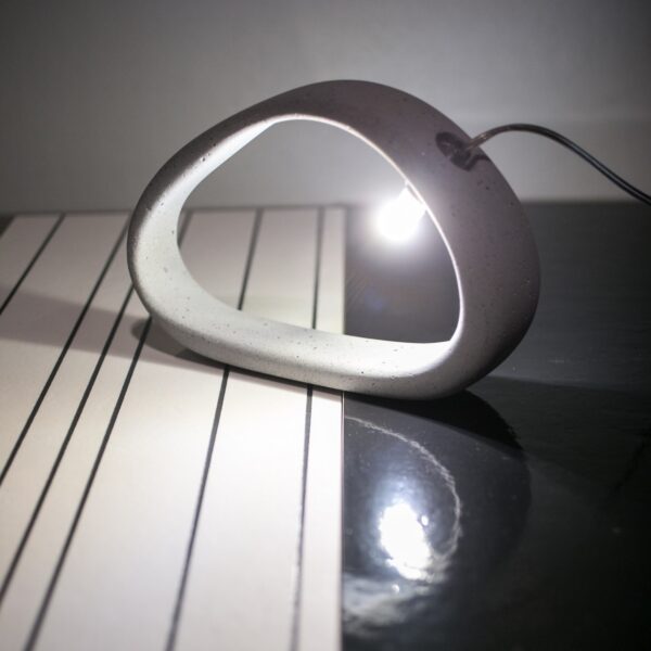 907-a7aafc042a4c48aa85c1a878b6ba3eec ARETHA επιτραπέζιο φωτιστικό