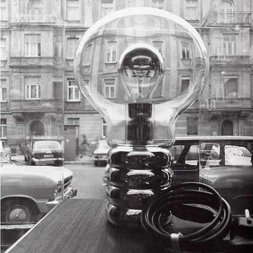 BULB επιτραπέζιο φωτιστικό