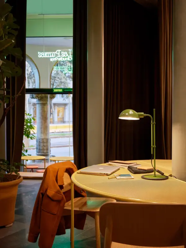 FUNICULI' επιτραπέζιο φωτιστικό