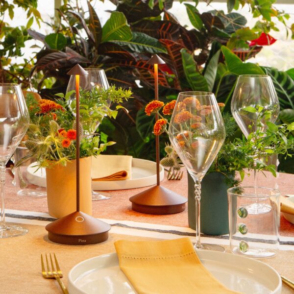 PINA φορητό επιτραπέζιο φωτιστικό