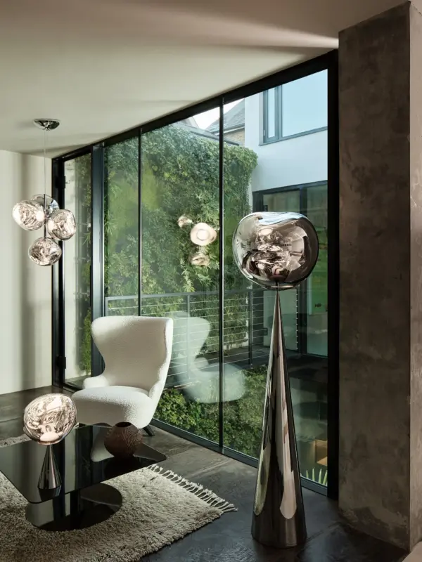 Melt-Fat-Cone-Floor-Light-Silver-Polished-Polycarbonate-ambiance1 MELT CONE FAT φωτιστικό δαπέδου