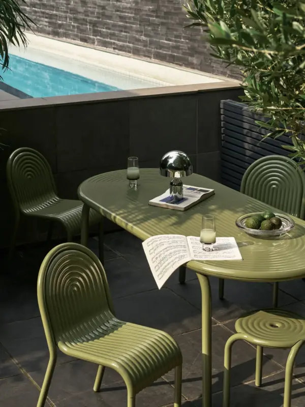 Groove-Outdoor-Side-Chair-Moss-Weather-Resistant-Aluminium-2_ambiance Groove καρέκλα σετ των 2